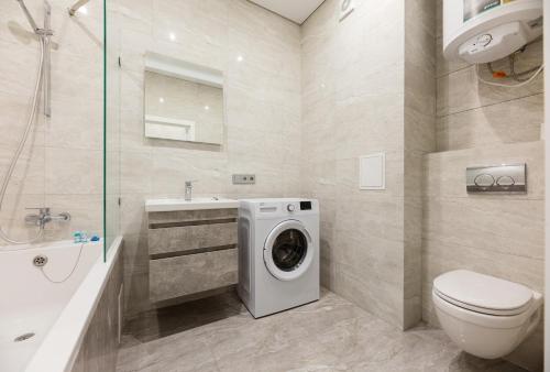 a bathroom with a washer and dryer in it at Nyvky Like Home - Manchattan City - Квартира 290-2 in Kyiv