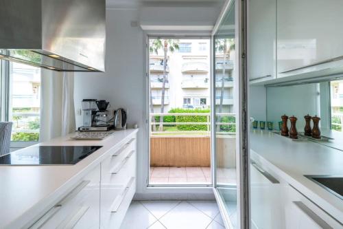 Modern Beachfront family apartment with pool