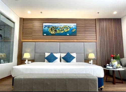 Ένα ή περισσότερα κρεβάτια σε δωμάτιο στο Central Halong Hotel