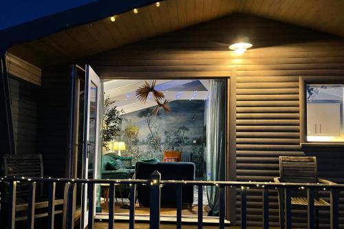 Φωτογραφία από το άλμπουμ του New Kingfisher Lodge, Brook Meadow - pet friendly -sleeps 4 σε Theddingworth