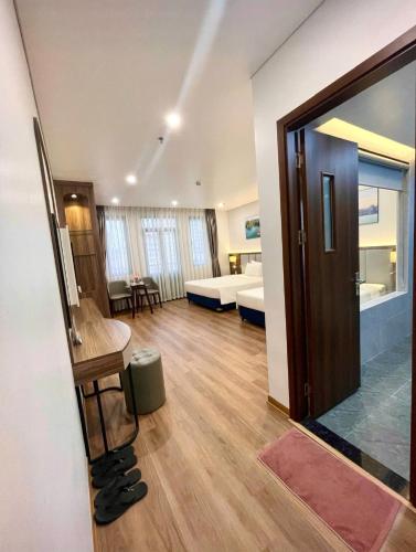 Η κουζίνα ή μικρή κουζίνα στο Central Halong Hotel