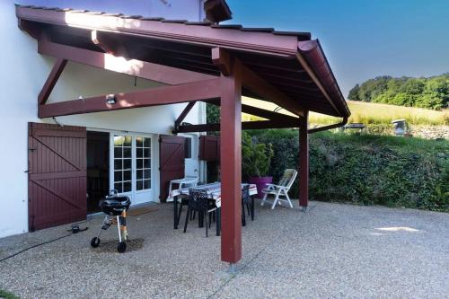 Bel appartement avec terrasse jardin vue montagne