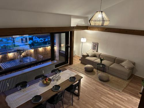 Χώρος καθιστικού στο Flow Living I 118qm Design Maisonette mit Watzmannblick I Pool