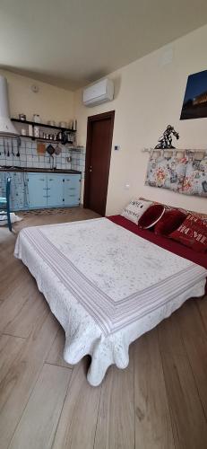 Postel nebo postele na pokoji v ubytování Un letto nel cortile