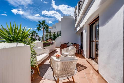 Ultimate Rentals - Appartement Met Uitzicht Op Het Zwembad