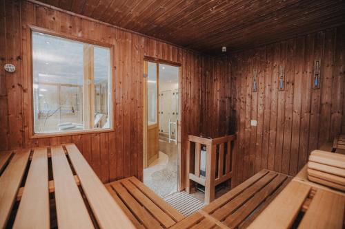 a room with wood paneled walls and a window at Hotel Spiekeroog in Spiekeroog