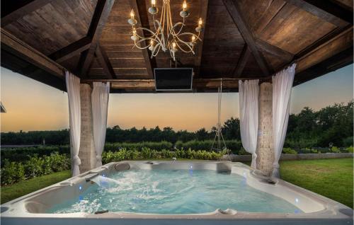 Bazén v ubytování Villa Theo nebo v jeho okolí