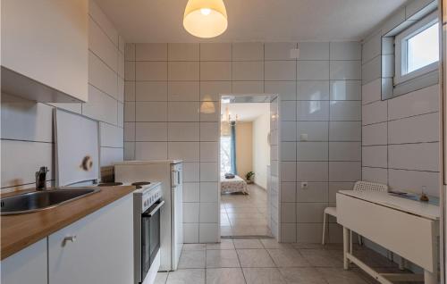Cozy Apartment In Novalja With Wifi