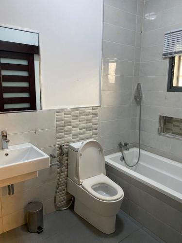 Un baño de Enzo Apartments