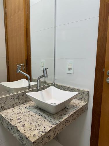 a bathroom counter with a sink and a mirror at Concierge House Espetacular in Marabá