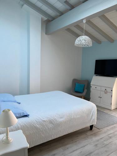 Postel nebo postele na pokoji v ubytování La maison de Charles