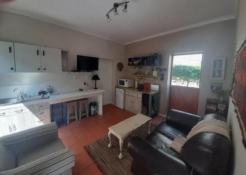 Kuchyň nebo kuchyňský kout v ubytování Voëlklip garden flat