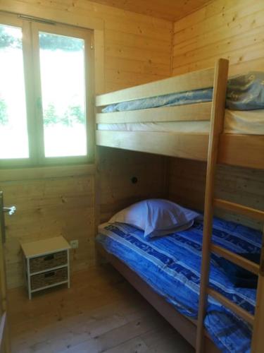 a bedroom with two bunk beds in a cabin at Chalet près de Gérardmer zone Natura 2000 in Le Tholy