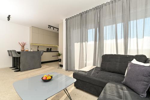 MAV Apt, New, Modern, near old town, free parking