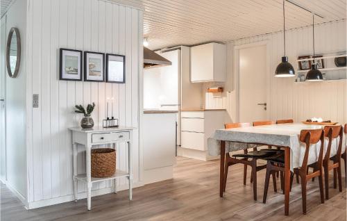 Η κουζίνα ή μικρή κουζίνα στο Holiday Home Solvej Ringkøbing Iii