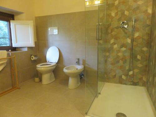 Bilik mandi di Total Tuscany Countryside Villa