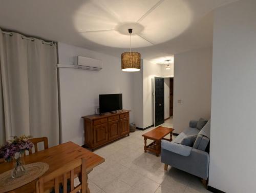 Un televizor și/sau centru de divertisment la El Balcón de Matalascañas - Apartamento Junto al Mar