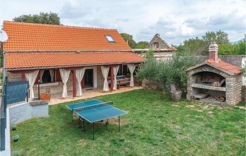Bazén v ubytování Three-Bedroom Holiday Home In Oklaj nebo v jeho okolí