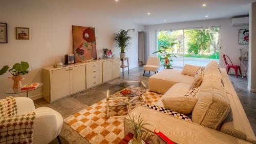 a living room with two couches and a table at Maison LeFleur - Villa avec piscine sur les hauteurs de Nice in Nice