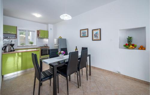 Kuchyňa alebo kuchynka v ubytovaní Holiday Home Boljevici 38