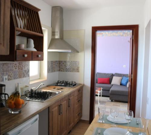 Η κουζίνα ή μικρή κουζίνα στο Casona El Faro de Macher