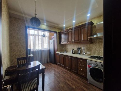 Η κουζίνα ή μικρή κουζίνα στο apartment Tashkent 1 bedroom
