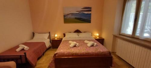 a bedroom with two beds with towels on them at La Magnolia - Locazione Turistica in Manoppello