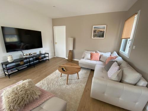 Maison neuve entre mer et forêt