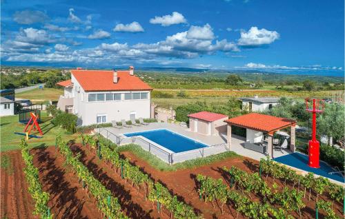 3 Bedroom Nice Apartment In Marcana