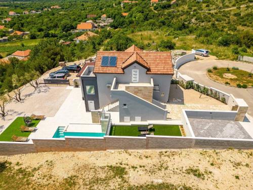 Το κτήριο όπου στεγάζεται  η παραθεριστική κατοικία