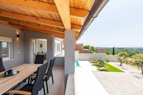 Μπαλκόνι ή βεράντα στο MY DALMATIA - Villa Pezer with heated swimming pool, sauna and Jacuzzi