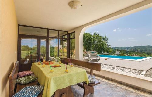 a dining room with a table and chairs and a pool at Awesome Home In Meloni With Sauna in Karojba