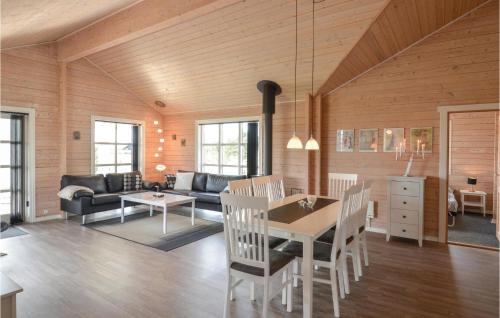 Posezení v ubytování Stunning Home In Skjern With Kitchen