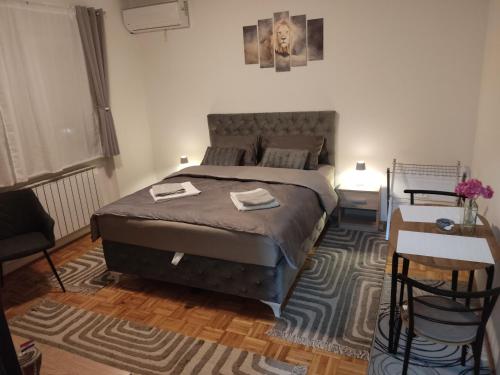 a bedroom with a bed with two towels on it at Studio apartman Valentina in Vukovar