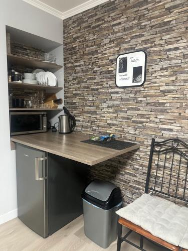Кухня или мини-кухня в Zair Apartments
