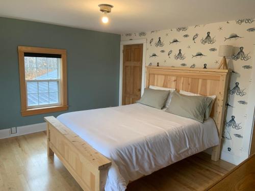 Postel nebo postele na pokoji v ubytování Venture in Adventure!