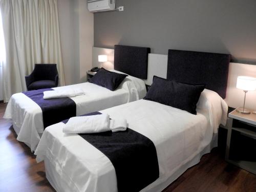 เตียงในห้องที่ Fábrica Hotel