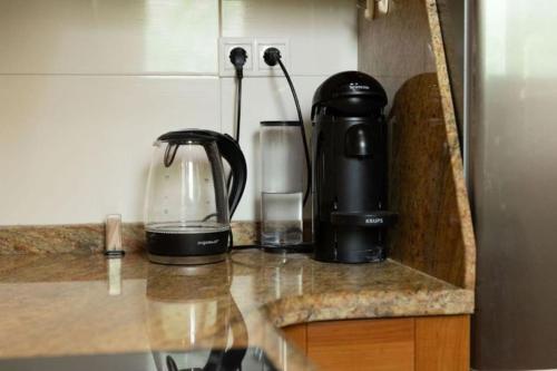 Central Apartment Sleeps 6 Fast Wi-Fi 2 Bathrooms