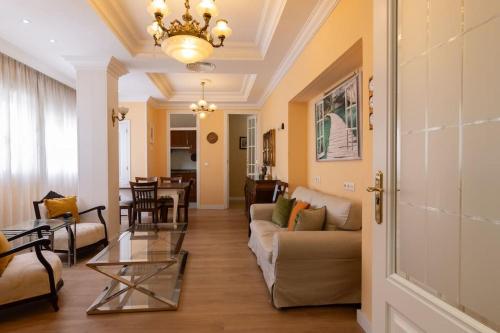 Central Apartment Sleeps 6 Fast Wi-Fi 2 Bathrooms