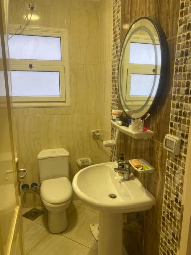 Ένα μπάνιο στο غرفه خاصه - حمام ومطبخ مشترك