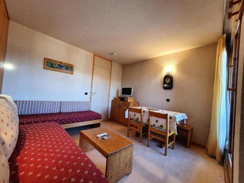 Ένα ή περισσότερα κρεβάτια σε δωμάτιο στο Résidence L'equerre - Appartement 2 pièces pour 4 personnes de 26m² MAE-0451