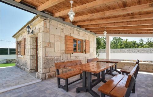 Cozy Apartment In Seget Donji