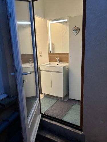 Koupelna v ubytování Élégant T3 - Cœur de Fontainebleau - 300 m du château