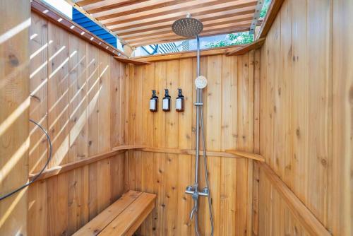 Φωτογραφία από το άλμπουμ του 1 Block to Beach, Park 3 cars, Game Room and Balcony σε Seaside Heights