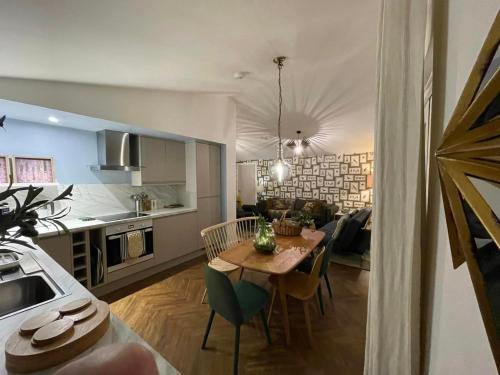 a kitchen and a living room with a table in a kitchen at Woodpecker Lodge - Brook Meadow - sleeps 4 plus 2 - no pets in Market Harborough