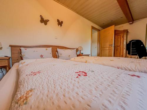 Ένα ή περισσότερα κρεβάτια σε δωμάτιο στο Haus Illmau