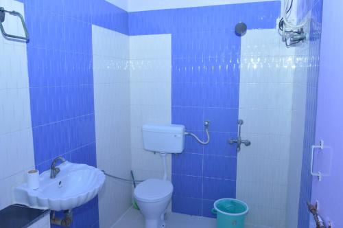 Kamar mandi di Hotel Goverdhan Tourist Complex