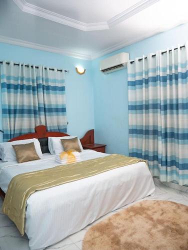 Postel nebo postele na pokoji v ubytování 4 Bedroom Ensuite House Ikeja