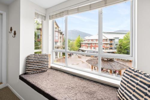 Ruang duduk di Bear Lodge One Bedroom by MVA