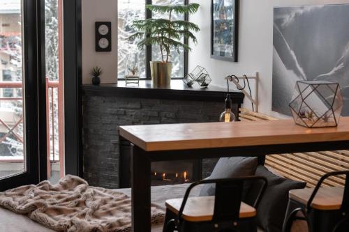 Fotografie z fotogalerie ubytování Alpenglow Lodge Queen Boho Studio by MVA v destinaci Whistler